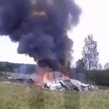 Paviešintas nukritusio J. Prigožino lėktuvo vaizdo įrašas: nuolaužas rijo milžiniška ugnis
