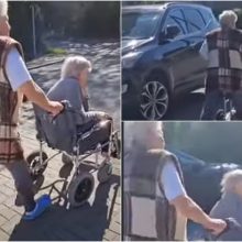Siaubas: gatvėje moteris talžė neįgalią senolę