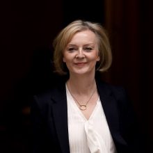 Kritikos ugnyje atsidūrusi L. Truss: esu kovotoja, o ne pasidavėlė