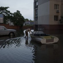 Ukraina: po Kachovkos užtvankos griūties užtvindyta 600 kvadratinių kilometrų teritorija
