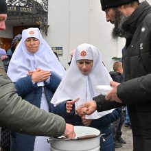 Kyjivo vienuolyne, artėjant vienuolių iškeldinimo terminui, meldėsi šimtai tikinčiųjų