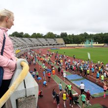 Lietingas ruduo neišgąsdino itin gausaus „Ąžuolyno bėgimo“ dalyvių būrio