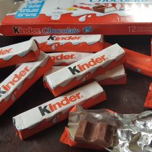 Nesaugūs skanėstai vaikams – muilo skonio „Kinder chocolate“ batonėliai