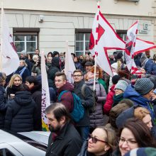 Tūkstančiai žmonių mitinge reikalavo didesnių algų mokytojams