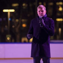 Sostinės Lukiškių aikštėje atidaryta ledo čiuožykla