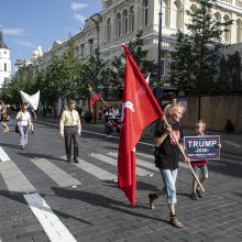 Tarp eitynių „Lietuvių gyvybės svarbios“ dalyvių – ir pagarsėjusi mokytoja