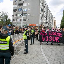 Išskirtiniai kadrai: konfliktai per „Kaunas Pride“ eitynes