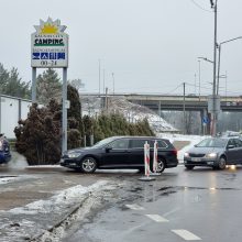 Prie mobilaus punkto spūstyse vėl strigę kauniečiai: susirgimų COVID-19 rekordų tikrai bus daugiau