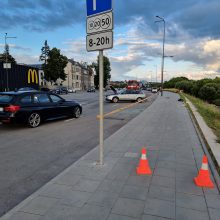 Kauno centre nuo šlaito nulėkė automobilis: tai – reta 