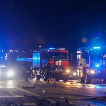 Kraupi avarija Kaune: prieš eismą lėkęs „Mercedes-Benz“ rėžėsi į BMW, yra žuvusiųjų <span style=color:red;>(vaizdo įrašai)</span>