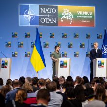 J. Stoltenbergas: naujojoje taryboje Ukraina ir NATO bendradarbiaus kaip lygios