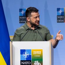 J. Stoltenbergas: naujojoje taryboje Ukraina ir NATO bendradarbiaus kaip lygios