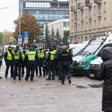 Tūkstantinis mitingas dėl NT mokesčio: uždaromas vienas iš Seimo įėjimų