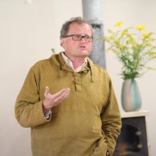 Įtaiga: L. Donskis buvo nuostabus pasakotojas, cituodavo W.Shakespeare’ą iš atminties, niekada neturėjo jokių užrašų, nesinaudojo jokiais lapeliais – viskas tiesiog liedavosi.