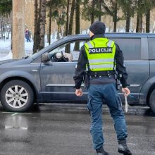 Nustebino kauniečius: avarijos aplinkybių analizuoti atvyko keli pareigūnų ekipažai 