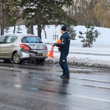 Nustebino kauniečius: avarijos aplinkybių analizuoti atvyko keli pareigūnų ekipažai 