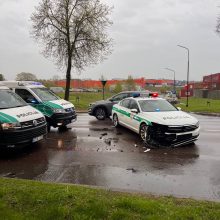 Vilniuje susidūrė policijos automobilis ir vilkikas: nukentėjo pareigūnas