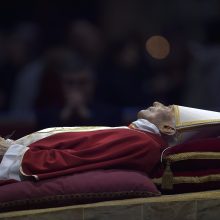 Pasaulis atsisveikino su popiežiumi emeritu Benediktu XVI