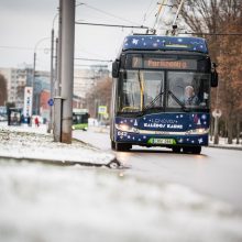 Į Kauno gatves išriedėjo šventiškai papuoštas viešasis transportas