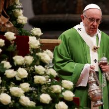 Vargstantiems mišias skyręs popiežius abejingumą vadino didžiule nuodėme