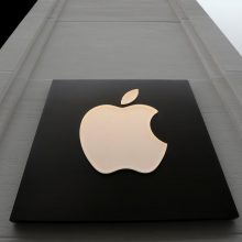 „Apple“ ir „Shutterstock“ pasirašė sutartį dėl dirbtinio intelekto mokymo vaizdo srityje