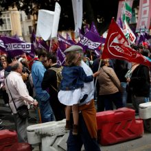 Gegužės 1-ąją lydi darbininkų ir aktyvistų protestai