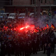 Vokietijoje per kraštutinių dešiniųjų protestą nukentėjo mažiausiai 20 žmonių 