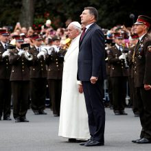 Popiežius Agluonoje prašo latvių aukotis kitų labui