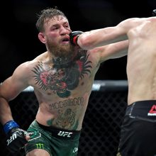 Brangiausioje UFC kovoje Ch. Nurmagomedovas prismaugė C. McGregorą ir sukėlė skandalą