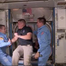 „SpaceX“ erdvėlaiviu atskridę JAV astronautai perėjo į TKS