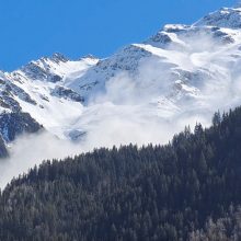 Prancūzijos pietryčiuose, netoli Monblano kalno, užgriuvus lavinai, žuvo keturi žmonės