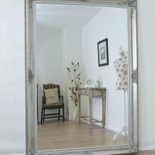 Išskirtinis: veidrodis, kuriame matysite savo atspindį visu ūgiu, ne tik naudingas, bet ir įspūdingas.