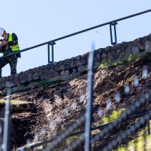 Liūčių atgarsiai: vos išvengta žūčių, specialistai bijo – Gedimino kalnui gresia dar nuošliaužų