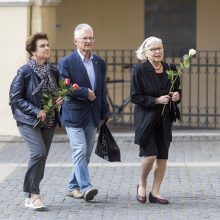 Į atsisveikinimą su Z. Kelmickaite Vilniuje renkasi žmonės