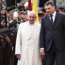 Popiežius Agluonoje prašo latvių aukotis kitų labui