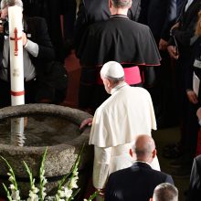 Popiežius Agluonoje prašo latvių aukotis kitų labui