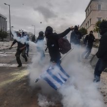 Tūkstančiai žmonių Atėnuose protestavo prieš pavadinimo susitarimą su Makedonija