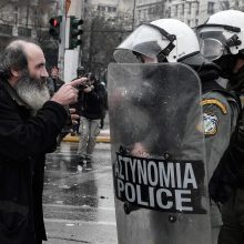 Tūkstančiai žmonių Atėnuose protestavo prieš pavadinimo susitarimą su Makedonija