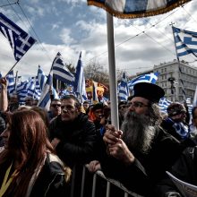 Tūkstančiai žmonių Atėnuose protestavo prieš pavadinimo susitarimą su Makedonija