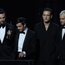 Poproko grupė „The 1975“ susišlavė svarbius „Brit Awards“ apdovanojimus