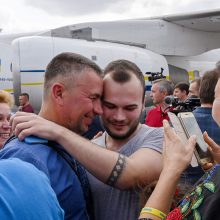 Rusijos ir Ukrainos lėktuvai paleidžiamus kalinius atskraidino į Maskvą ir Kijevą