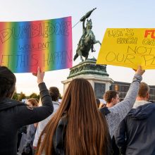 Pasaulio miestų gatves užplūdo prieš klimato pokyčius protestuojantys moksleiviai