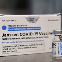 „Johnson and Johnson“ pareiškė, kad jos COVID-19 vakcina yra veiksminga prieš delta atmainą