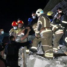 Ukraina: Dnipre per smūgį gyvenamajam rajonui žuvo mergaitė, sužeisti dar 22 žmonės