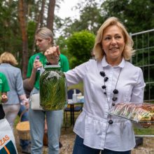 „Akacijų alėja“ – su apribojimais: dalis žiūrovų lieka už tvoros