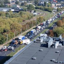 Savanorių prospekte Vilniuje – didžiulė automobilių spūstis