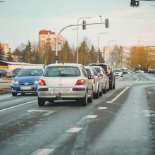 Judrioje sankryžoje vairuotojus klaidina kelio ženklinimas: pyksta ir auklėja žioplius