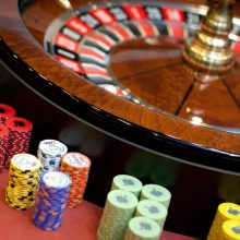 Seimas įteisino privalomus įspėjimus lošimų reklamose