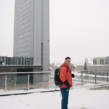 Žinomų vyrų pramogos žiemą: kad nebūtų šalta, naudoja vieną gudrybę