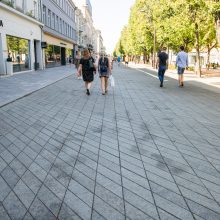 Kaunietį papiktino nešvarus Laisvės alėjos grindinys: net batai lipo